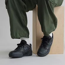 Load image into Gallery viewer, New Balance 550 - Black
