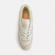 Load image into Gallery viewer, New Balance 550 - Moonbeam
