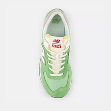 Load image into Gallery viewer, New Balance 574 - Green
