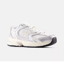Load image into Gallery viewer, New Balance 530 - Silver Linen
