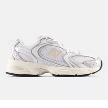 Load image into Gallery viewer, New Balance 530 - Silver Linen
