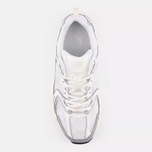 Load image into Gallery viewer, New Balance 530 - Silver Linen
