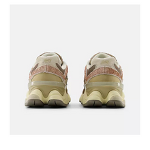 Load image into Gallery viewer, New Balance 9060 - Mushroom
