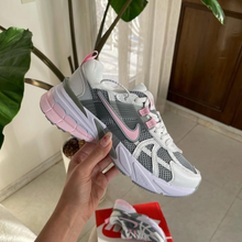 Load image into Gallery viewer, Nike Zoom Vomero 5 White/Pink Platinum
