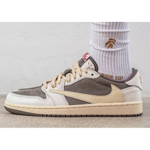 Load image into Gallery viewer, Travis Scott Low Reverse Mocha
