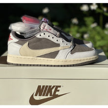 Load image into Gallery viewer, Travis Scott Low Reverse Mocha
