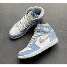Load image into Gallery viewer, Jordan 1 Hyper Royal
